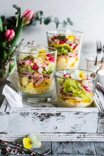 Ensalada de huevo en vaso