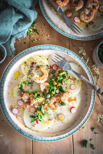Kohlrabi Carpaccio mit Garnelen und Gremolata