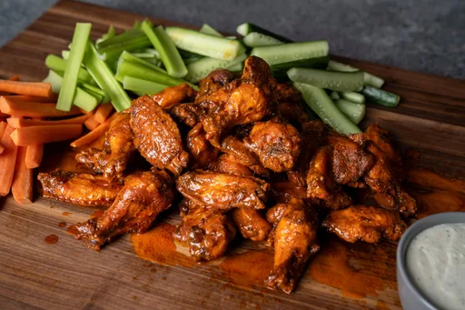 Alitas de pollo ahumadas y fritas