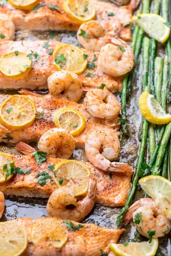Salmone e gamberi al forno
