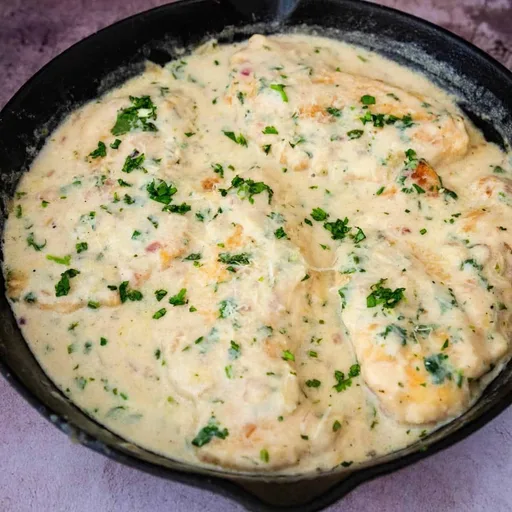 Pollo en salsa blanca (salsa cremosa de pollo)