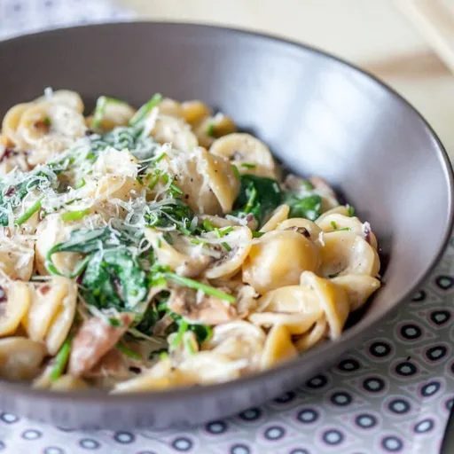 Orecchiette cremosas con espinacas