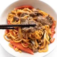 Black Pepper Beef with Noodles and Vegetables Stir Fry