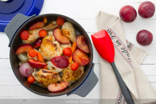 Guiso de pollo y ciruelas