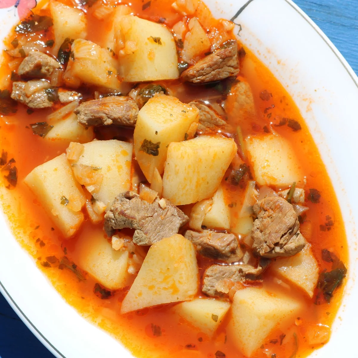 Lebanese potato stew (yekhnet batata)