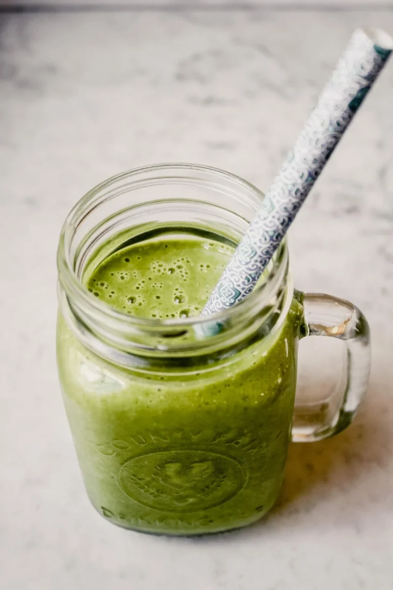 Batido de col rizada y piña