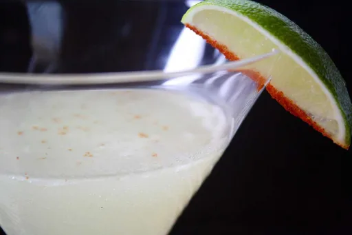 Martini picante de aguacate