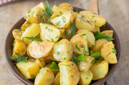 Ensalada de patatas asadas con hierbas