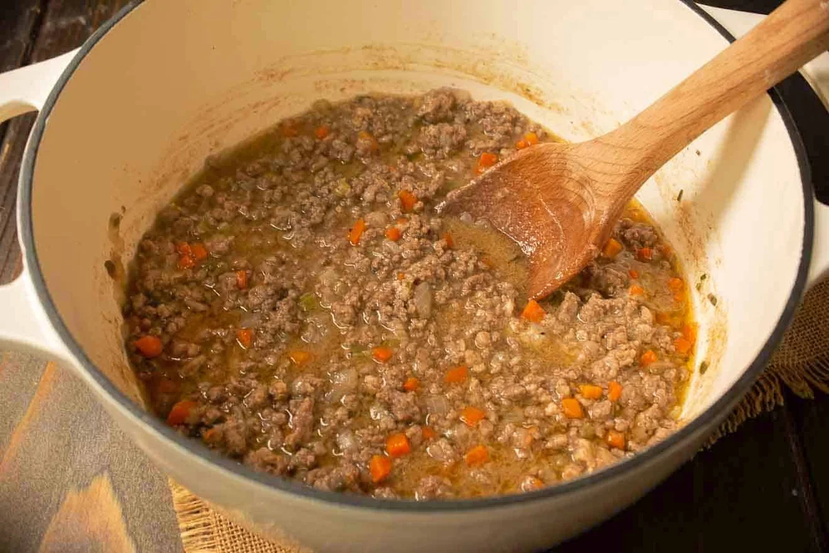Ragù bianco alla bolognese tradizionale