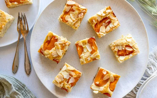Pastel de albaricoque con almendras
