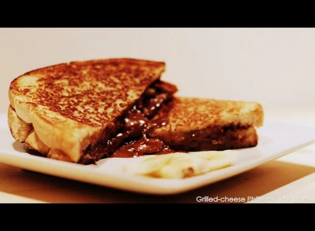 Le meilleur déjeuner au lit : grilled cheese au Philadelphia au chocolat » Cinq Fourchettes