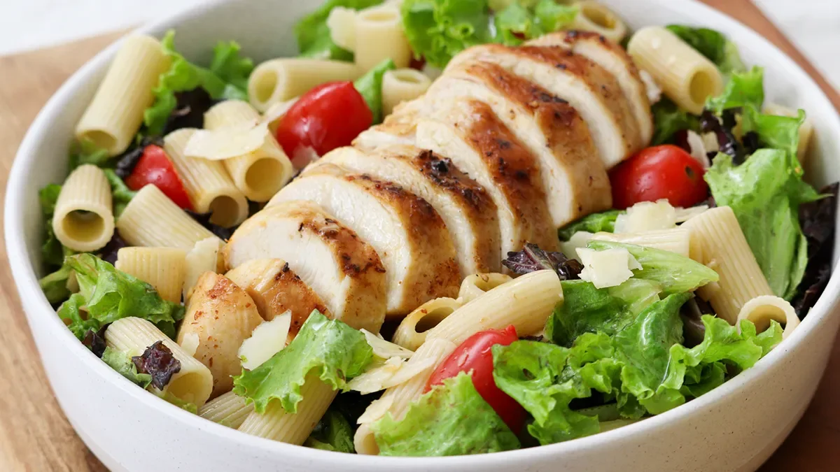 Ensalada con Pollo y Pasta