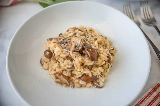 Risotto de setas y salvia con mantequilla tostada