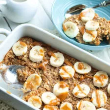 Avena horneada con pl&aacute;tano y mantequilla de cacahuete