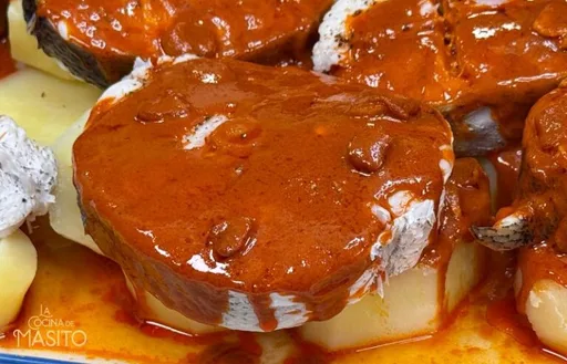 Merluza a la gallega receta tradicional con ajada y patatas cocidas