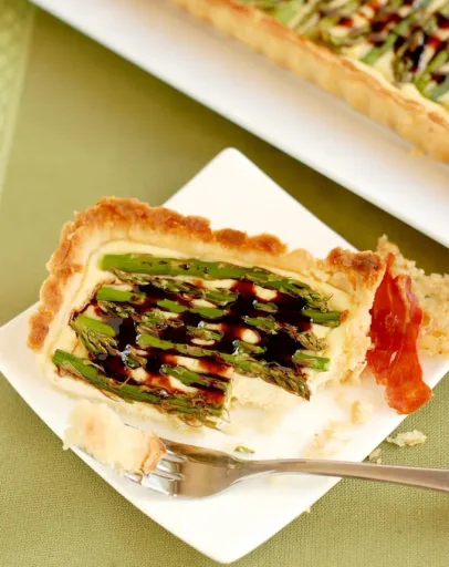 Tarta de espárragos y queso de cabra