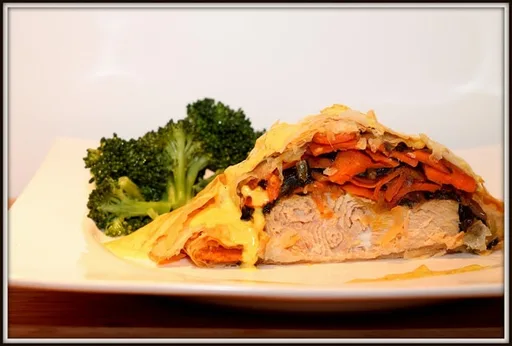Saumon Wellington et sa sauce au vin blanc et curcuma &raquo; Cinq Fourchettes