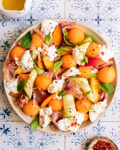Ensalada fresca de melón y mozzarella