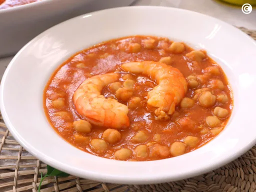 Garbanzos con langostinos, ¡fácil y sabroso!