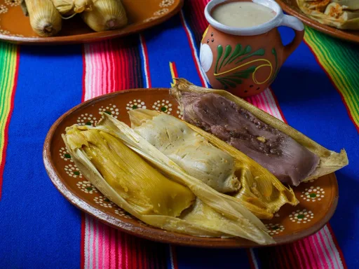 Prepara unos clásicos tamales colorados