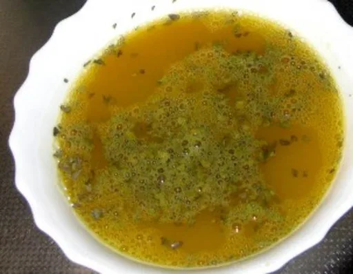 Caldo de sopa al estilo tailandés
