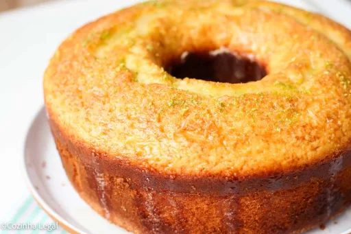Simple homemade lemon cake