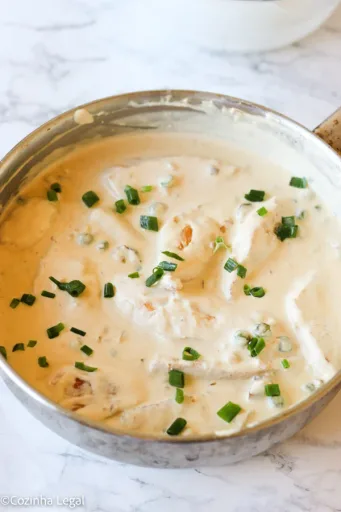 Pollo cremoso con salsa blanca fácil