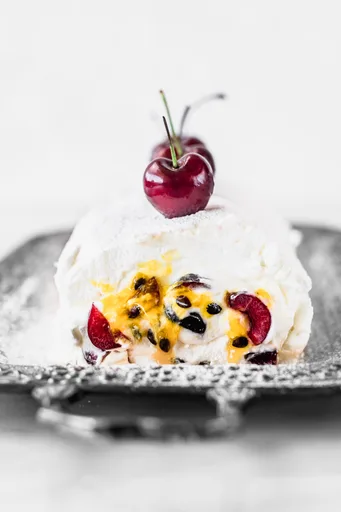 Pavlova Roulade