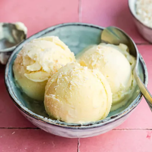 Piña Colada Eis aus dem Ninja Creami Deluxe – nur 2 Zutaten