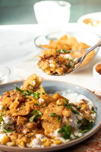 Samosa Chaat Recipe with Chole