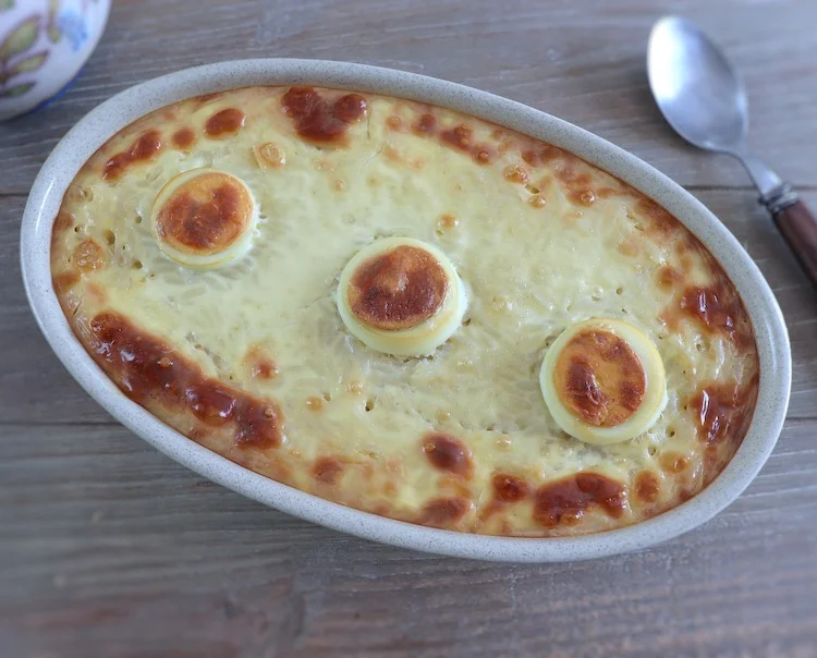 Baked rice with meat and egg