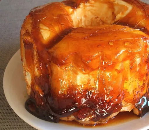 Pudín de claras de huevo caramelizado con ralladura de limón