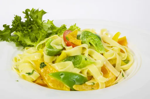 Tagliatelle con salsa de pimiento