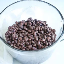 Frijoles negros en olla a presión