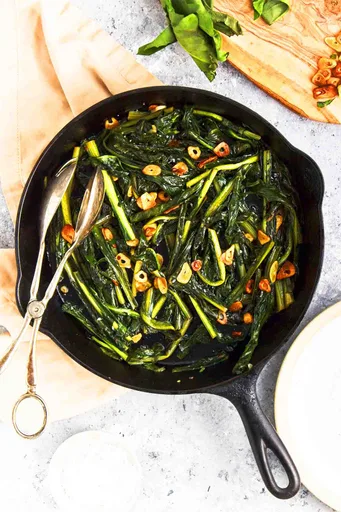 Receta de Hojas de Diente de León Salteadas