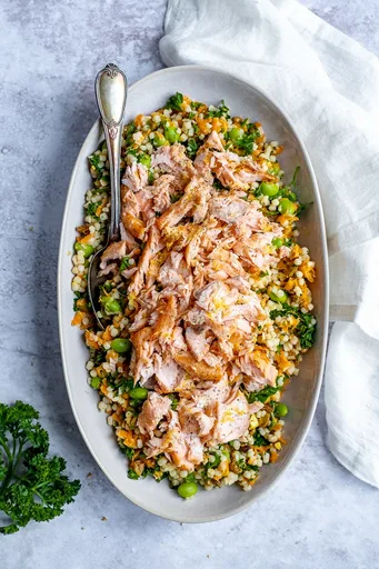 Ensalada de cuscús perlado con salmón