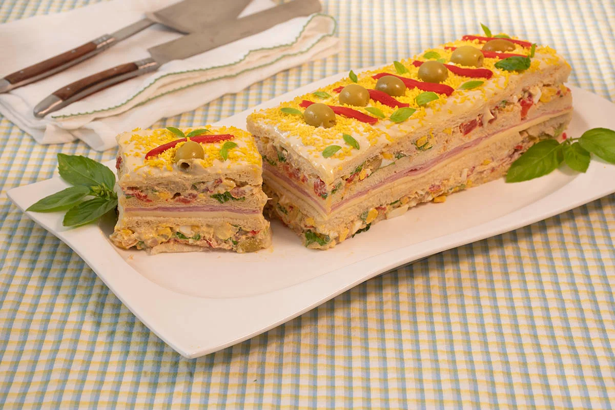 Pastel sandwich relleno. Un entrante FÁCIL, ELEGANTE Y DELICIOSO.