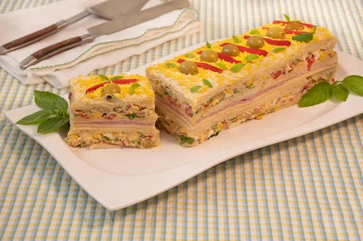 Pastel sandwich relleno. Un entrante FÁCIL, ELEGANTE Y DELICIOSO.