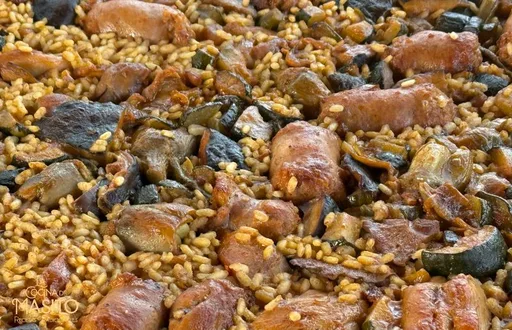 Paella de pollo y butifarra con verduras y salmorreta