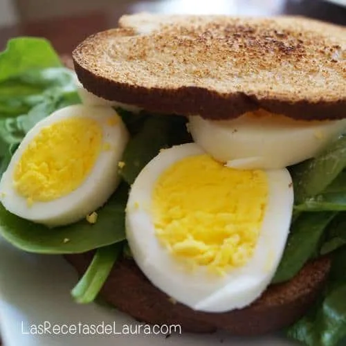 SANDWICH DE HUEVO COCIDO