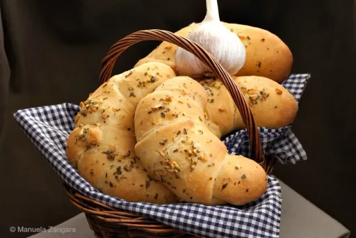 Italian Garlic Croissants Recipe