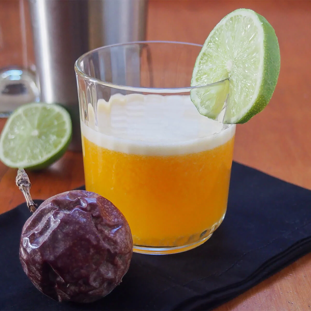 Maracuya sour (passion fruit pisco sour)