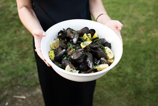 Steamed Mussels in White Wine Garlic Broth