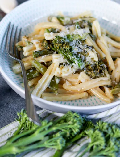 Easy Cheese & Broccoli Pasta