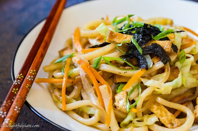Vegetarian tofu yaki udon