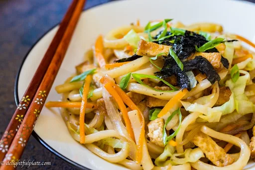 Vegetarian tofu yaki udon
