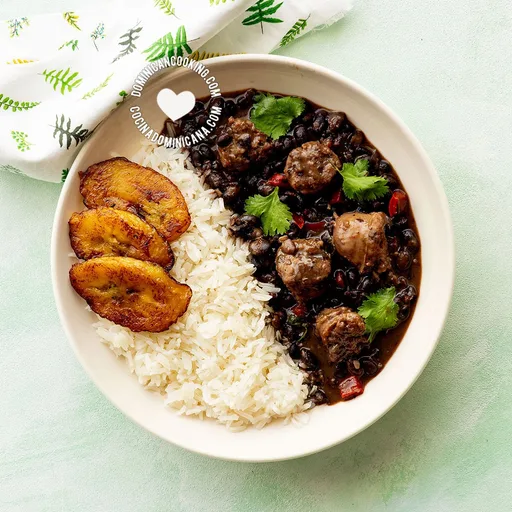 Habichuelas negras guisadas