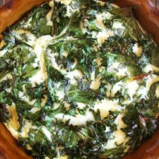 Quiche sin base, cargada de col rizada