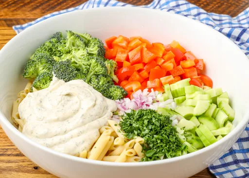 Ensalada de Pasta con Salsa Ranchera
