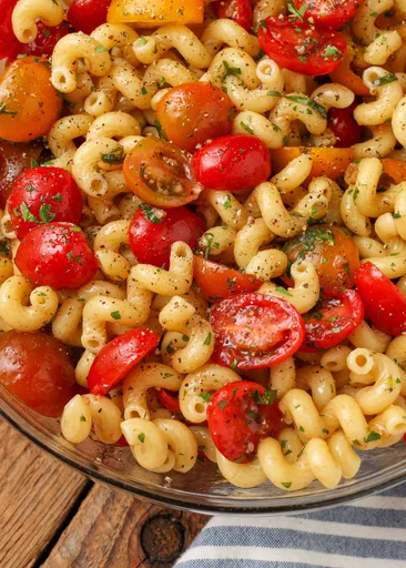 Ensalada de pasta con tomate